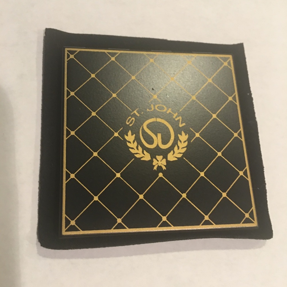 St. John Designer Compact
